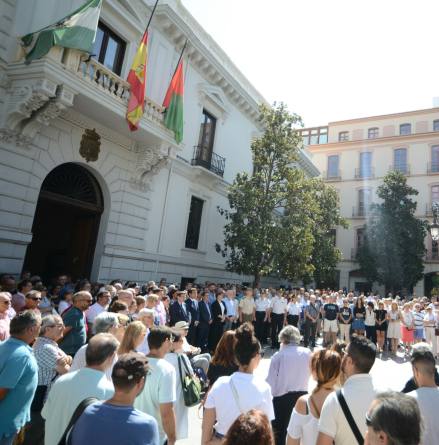©Ayto.Granada: Granada se une al dolor de las vctimas de los atentados sufridos en Catalua